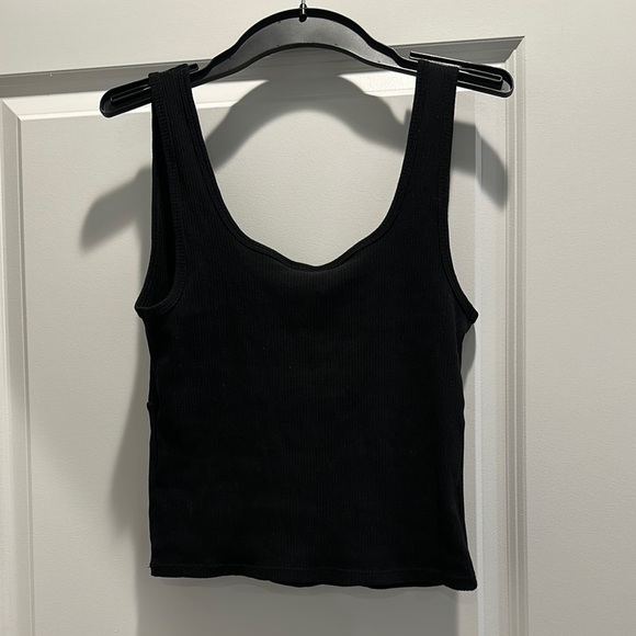Fabletics Black Cropped Tank - Picture 3 of 4